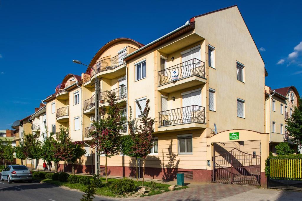 Lux Apartmanok Hajdúszoboszló Zimmer foto